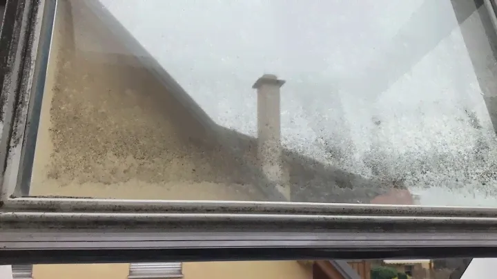 Reinigung von Dachfenster mit dem EV 3000i Trockendampfreiniger